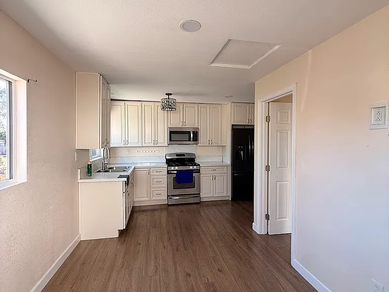 172 Mount Carmel Dr #B — Photo 1