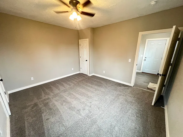 428 W Locust St — Photo 11