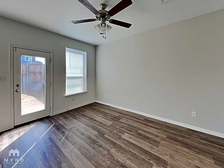 3265 Karen St — Photo 8