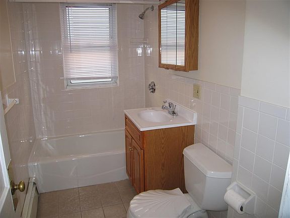 2nd image of 38 Lincoln Pkwy #3