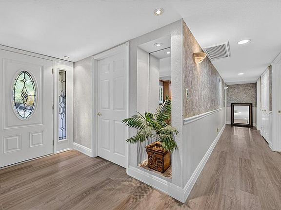 4th image of 6192 N Fruit Ave