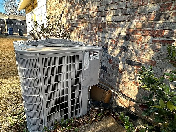 4th image of 5446 Barcelona Dr