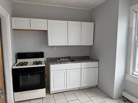 2nd image of 108-110 Isabella Ave #3