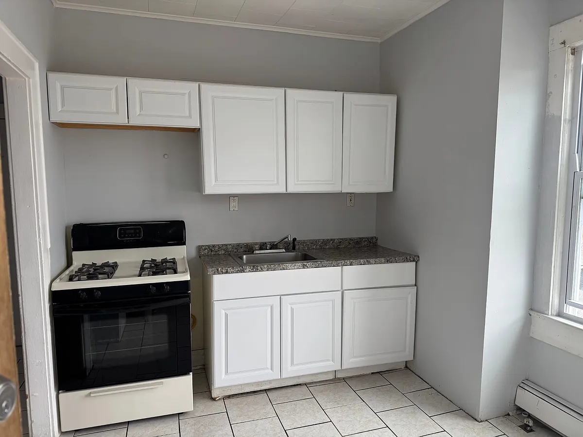 Building Photo - 108-110 Isabella Ave #3
