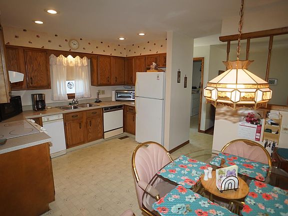 3rd image of 405 S Walnut St Lot 249