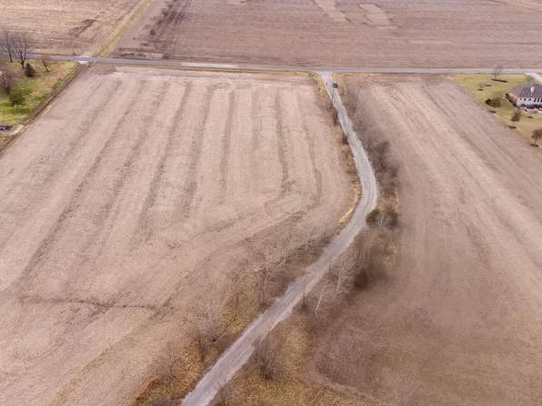 9701 Arrow Wood Dr, Saint Jacob, IL 62281