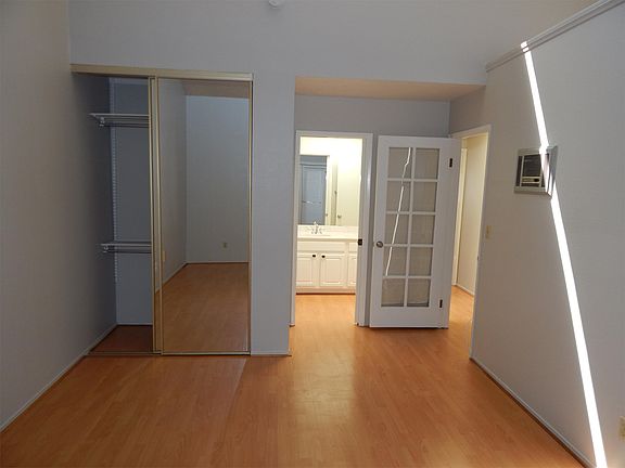 3rd image of 1221 Essex St #2-1