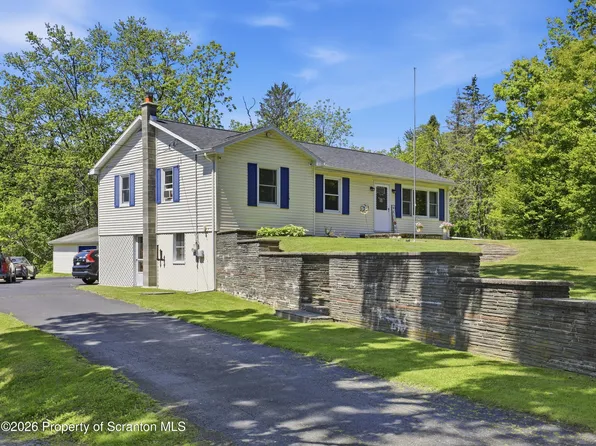 1237 Heart Lake Rd, Jermyn, PA 18433