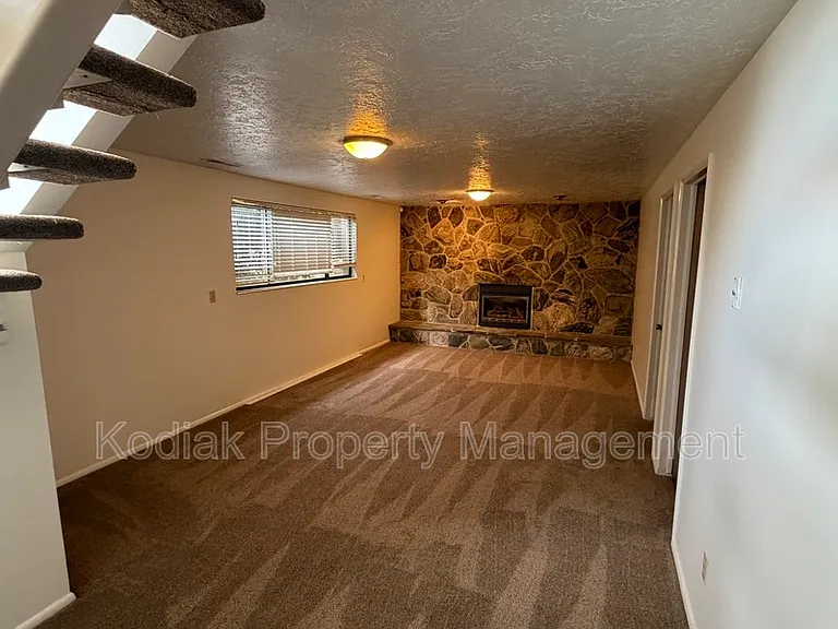 652 E 1700 S — Photo 14