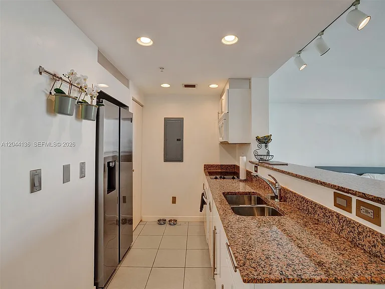 325 Biscayne Blvd #1520 — Photo 10