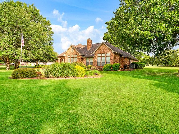 3rd image of 4585 Farm Road 195