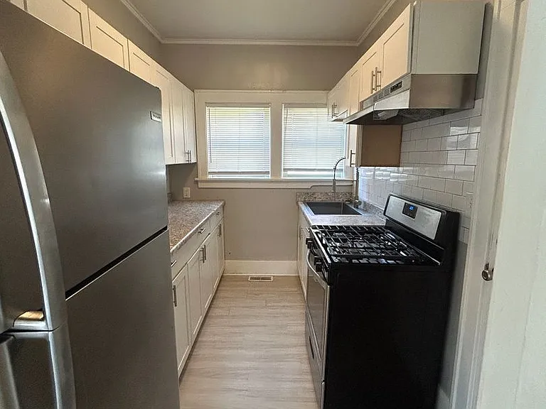 406 Oak St — Photo 7