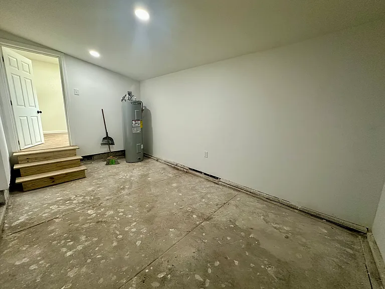 10052 W Camp St — Photo 11