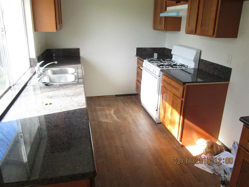 3 bed, 2.5 bath, 1100 sqft, $2,195 — Photo 3