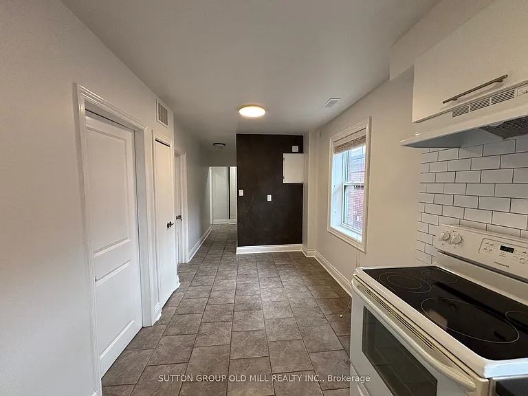85A Evans Ave #UPPER — Photo 18
