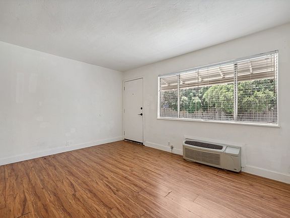 Front/Living rm