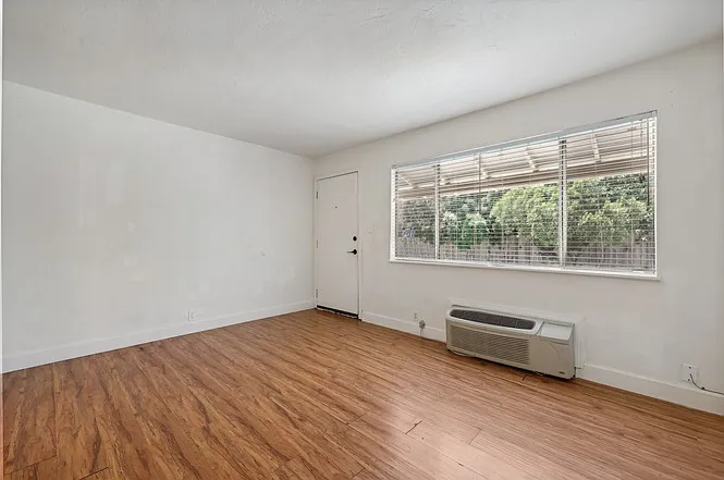 Front/Living rm