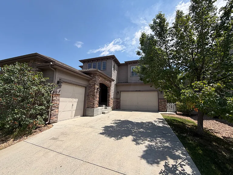 16558 Prospect Ln — Photo 2