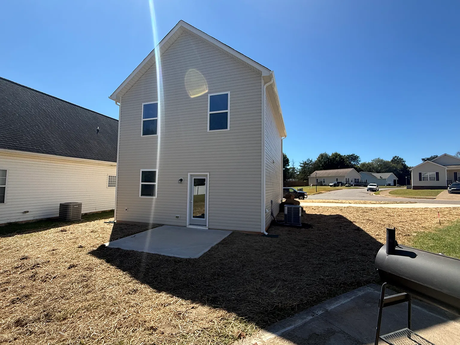 3 bed, 2.5 bath, 1300 sqft, $1,675 — Photo 3