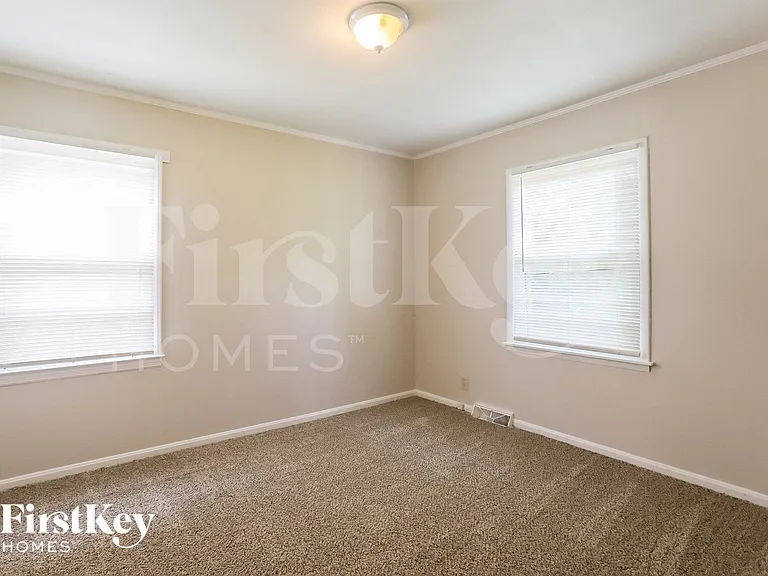 8405 E 47th St — Photo 12