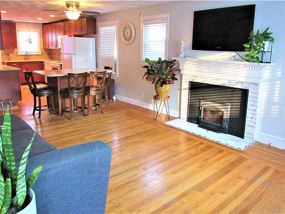 5th image of 84 Boxwood Ave
