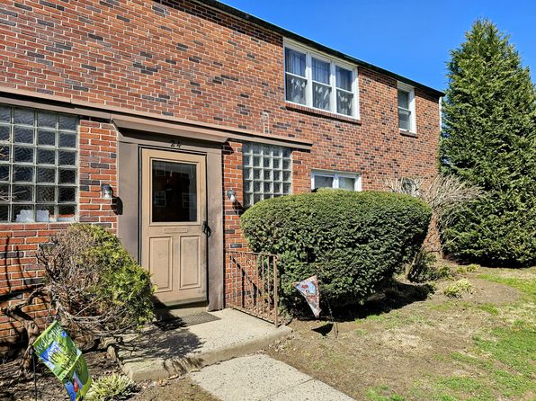 24 Surrey Rd APT 4