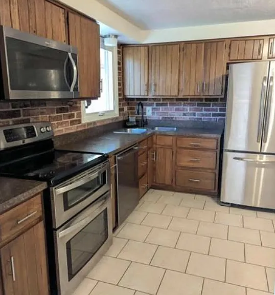 120 Scottsdale Dr — Photo 6