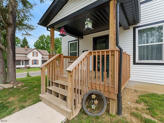 3rd image of 427 W Oak St