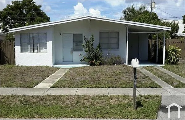 4441 NE 14th Ter