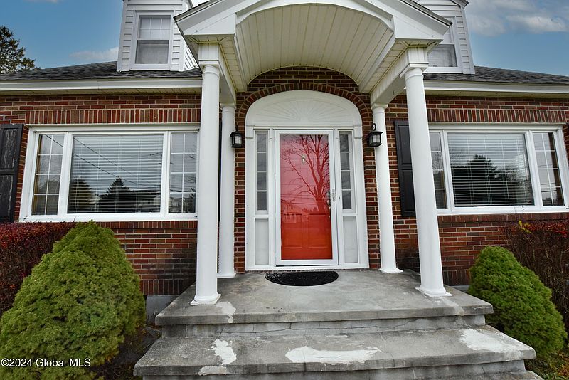 3rd image of 1315 Midline Road