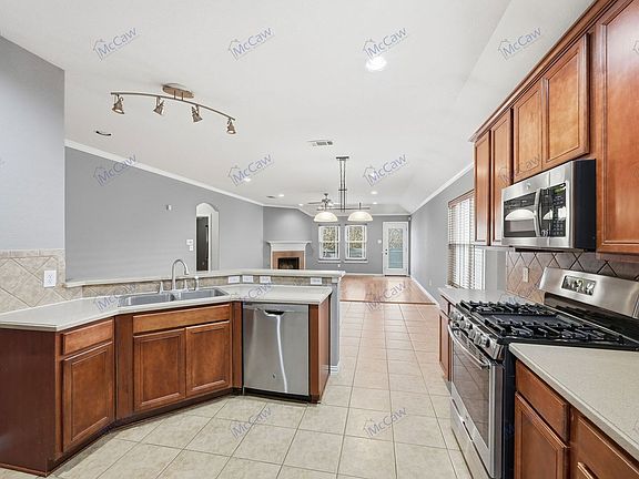 2nd image of 604 Creekside Dr