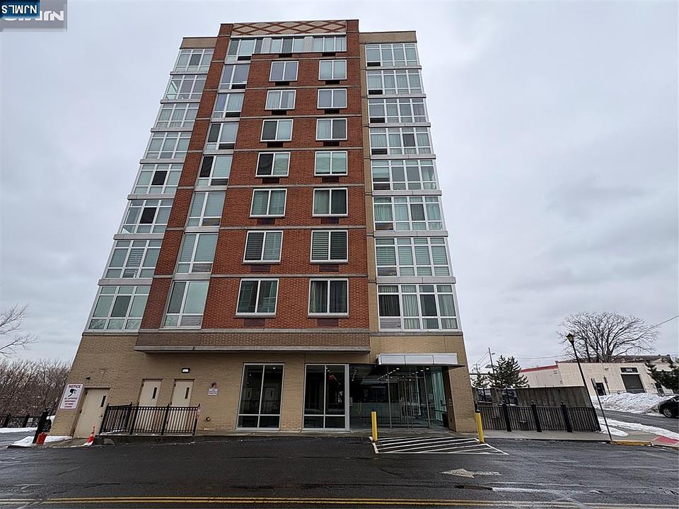 1st image of 600 12th St APT 607