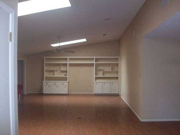 2nd image of 905 Ventura Ave