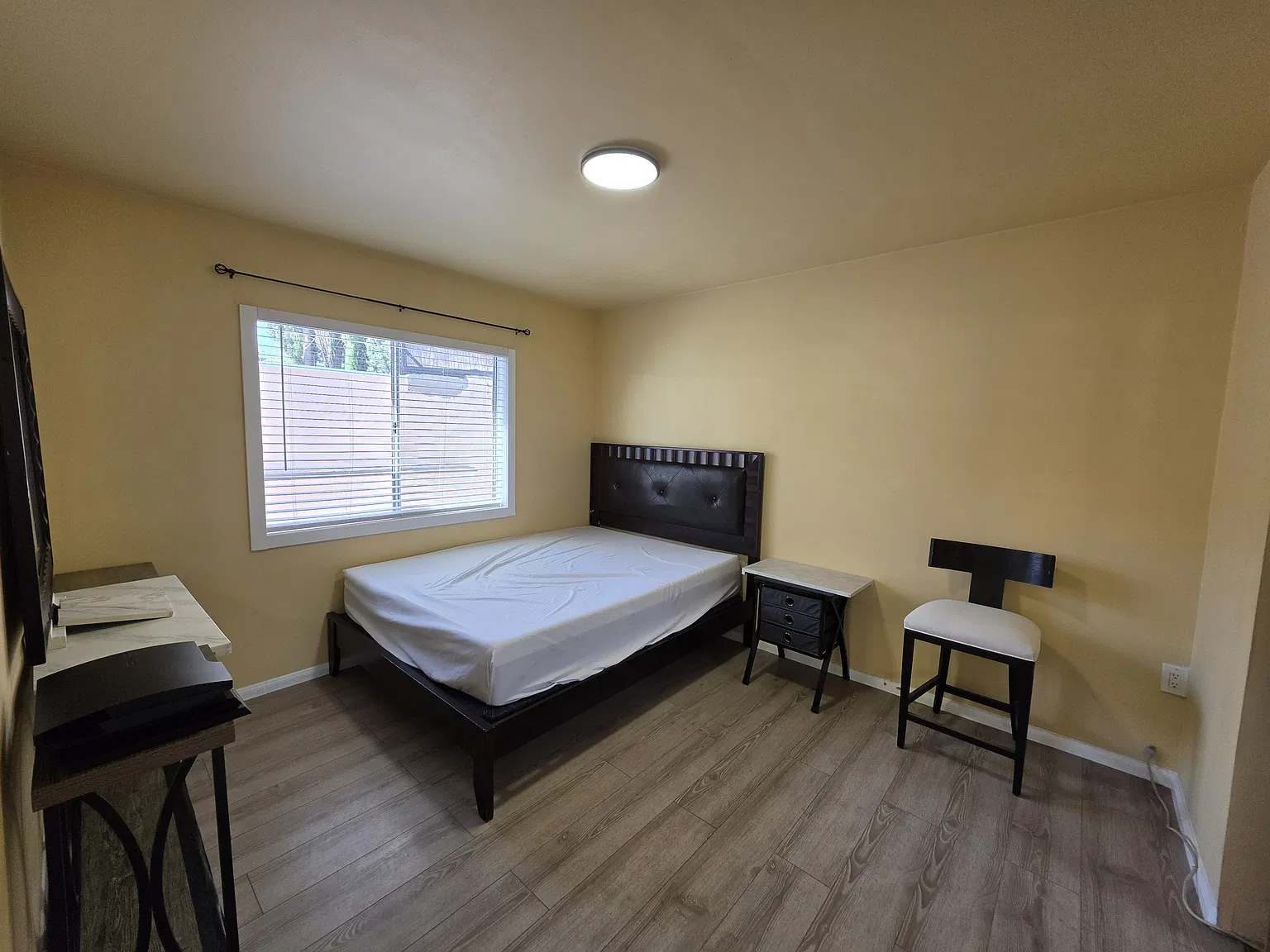1 bed, 400 sqft, $2,200 — Photo 2