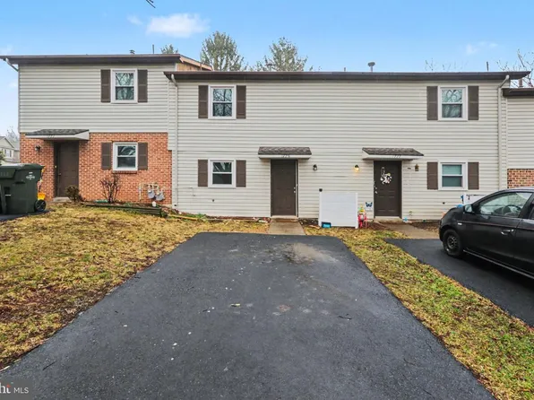 1725 English Dr, Mechanicsburg, PA 17055