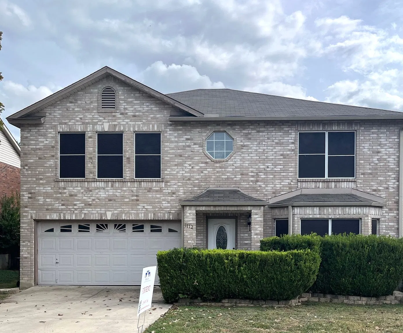 4 bed, 2.5 bath, 2466 sqft, $1,950 — Photo 2