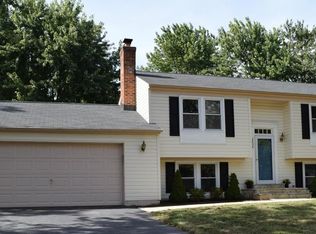 2656 Fanieul Hall Ct, Herndon, VA 20171