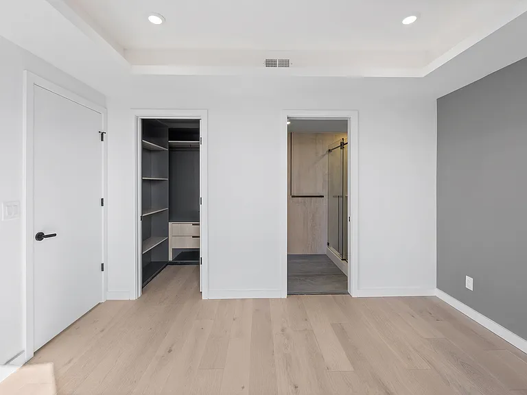 Unit X06 - Master Suite
