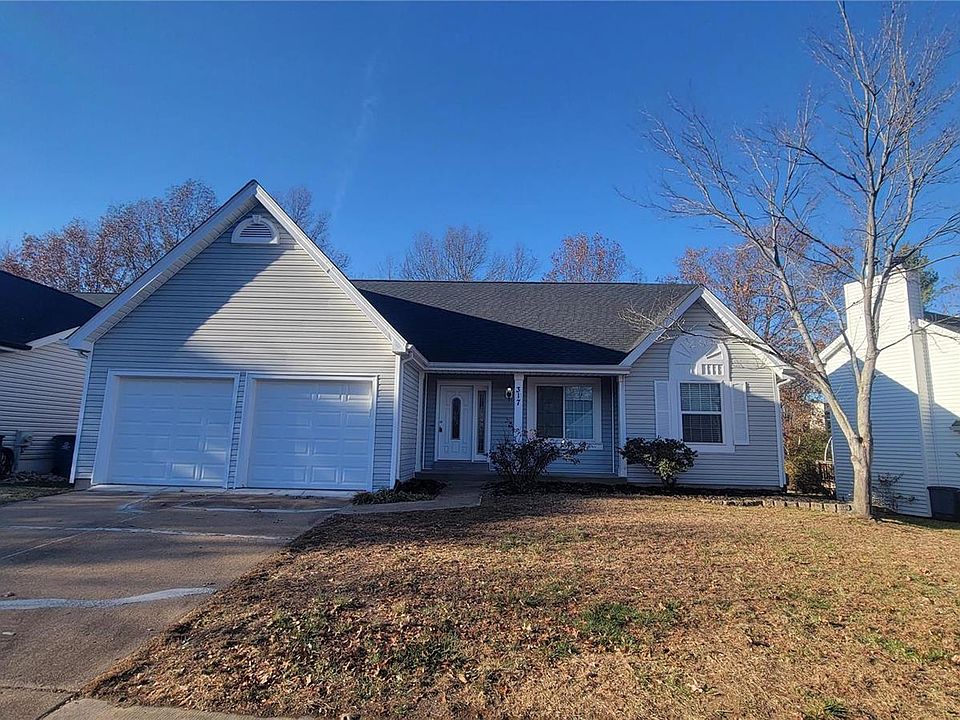 1st image of 317 Oak Park Village Dr