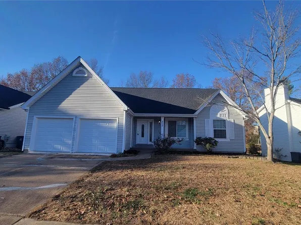 317 Oak Park Village Dr, Grover, MO 63040