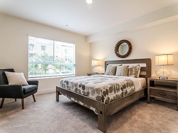 5th image of 5026 Rosewood Ave #403