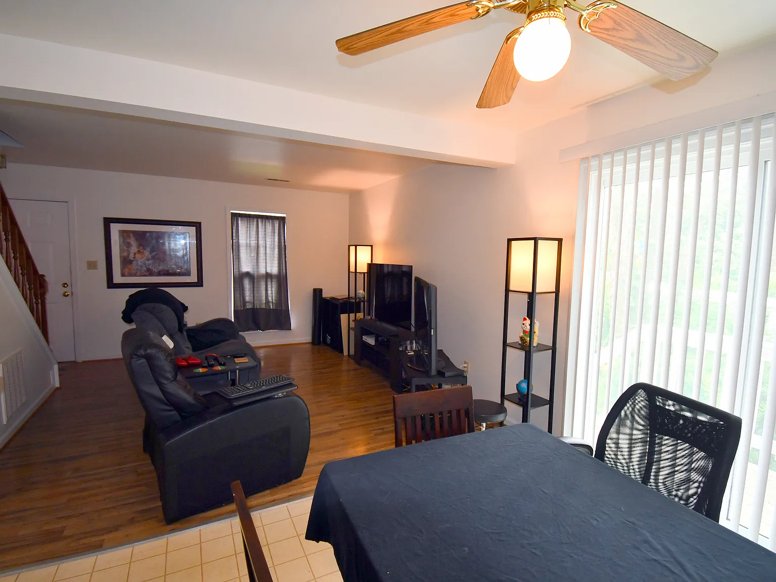 3 bed, 1.5 bath, 1344 sqft, $2,050 — Photo 3