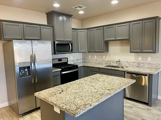 3 bed, 2.0 bath, 1397 sqft, $1,600 — Photo 4