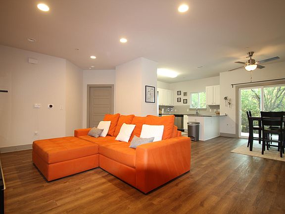 2nd image of 12170 Abbey Glen Ln