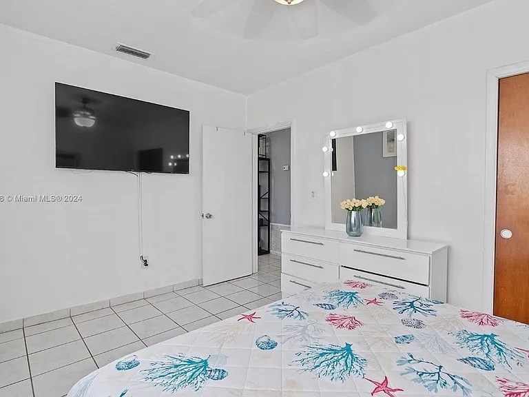 3112 SW 16th St — Photo 8