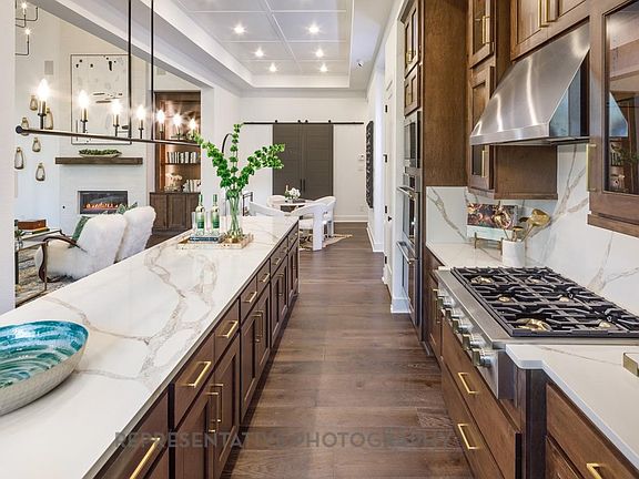 5th image of 2616 Paddington Dr