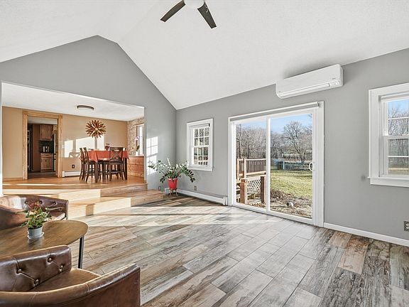 3rd image of 592 Stony Hill Rd