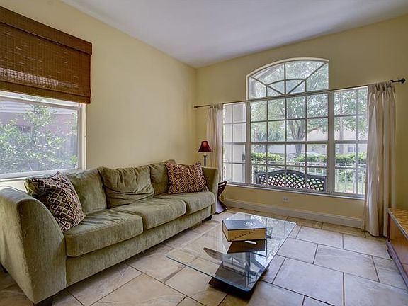 3rd image of 211 Meadow Oak Ln