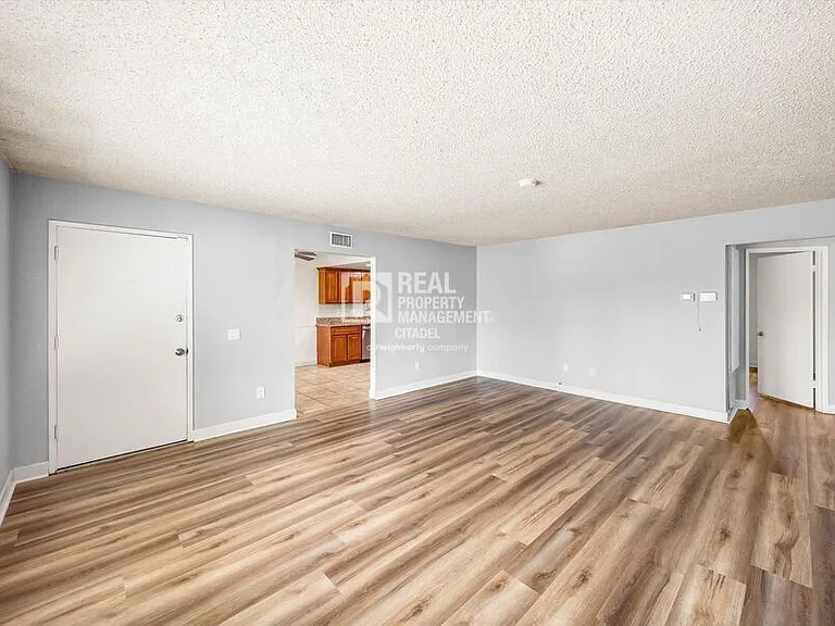 7970 Cambridge Ave — Photo 18