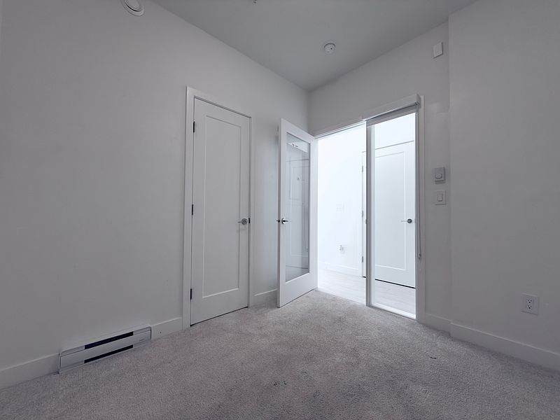 Surrey Apartment for rent - 2 Bedrooms — photo 13